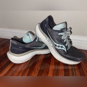 Saucony womens running shoe